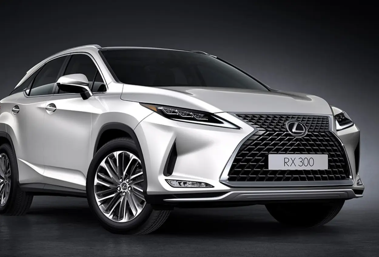 Intip spesifikasi lexus rx 300 yang tertimpa pohon saat hujan dan angin kencang