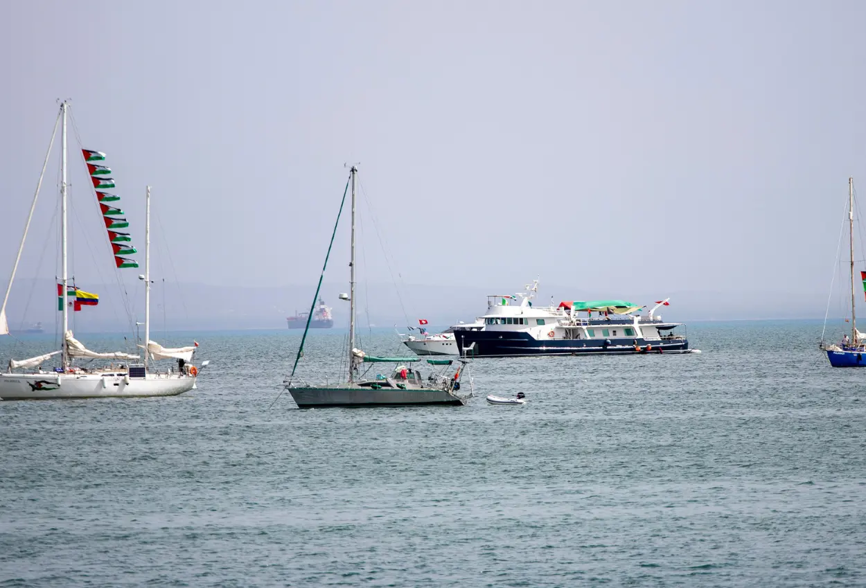 Kapal perang israel cegat armada global sumud flotilla, greta thunberg dkk ditahan lagi