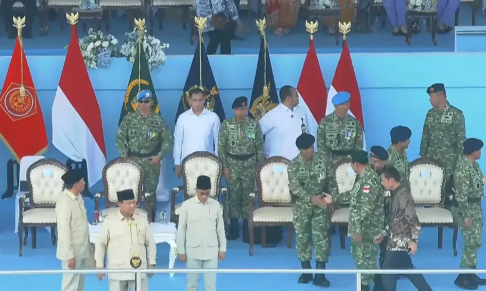 Momen sby nyelonong dan tak salami kapolri saat hut tni