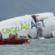 Pesawat kargo emirates tergelincir di hong kong, 2 orang tewas