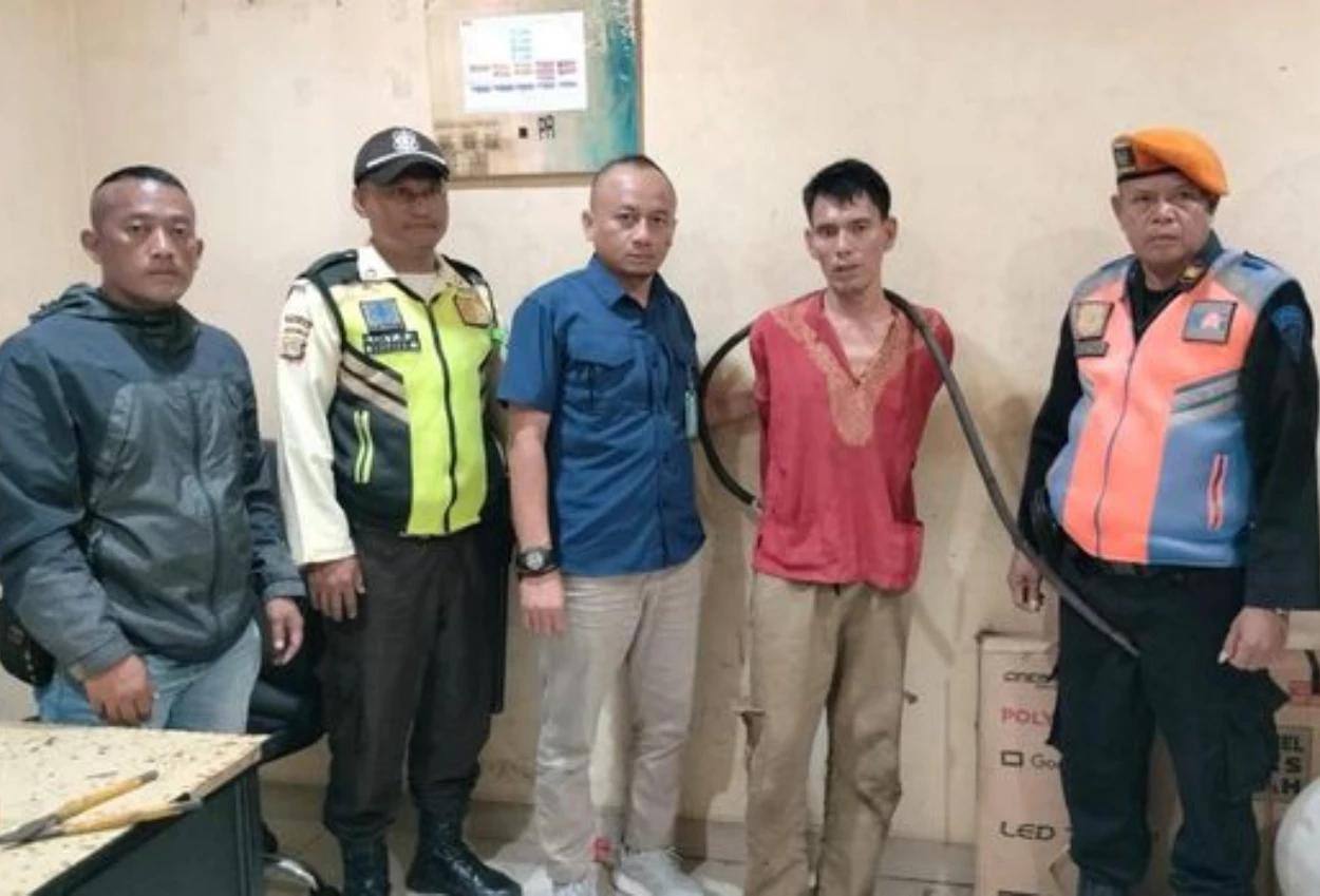 Pria di bekasi ditangkap saat curi kabel grounding rel kereta