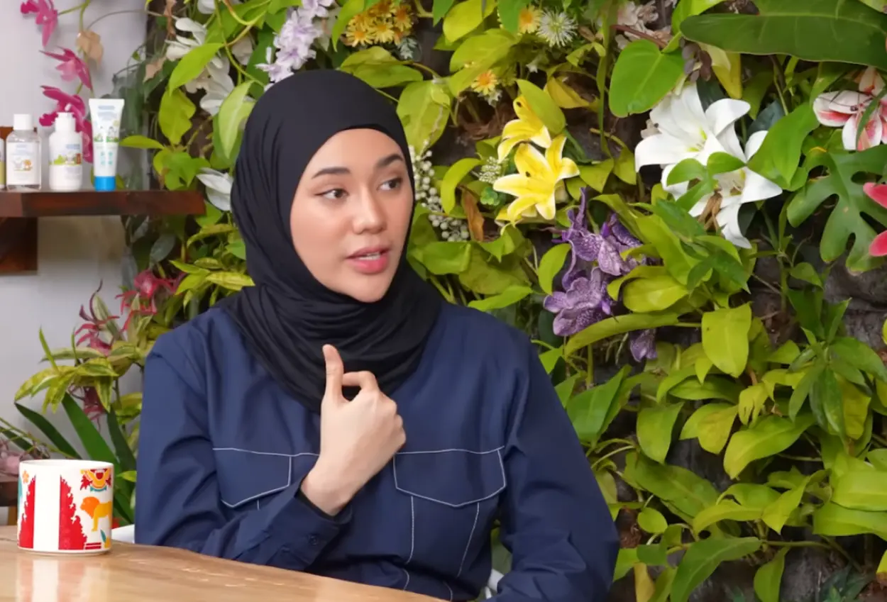 Selain suka minggat dari rumah, clara shinta minta diceraikan karena suami suka nonton drama cina
