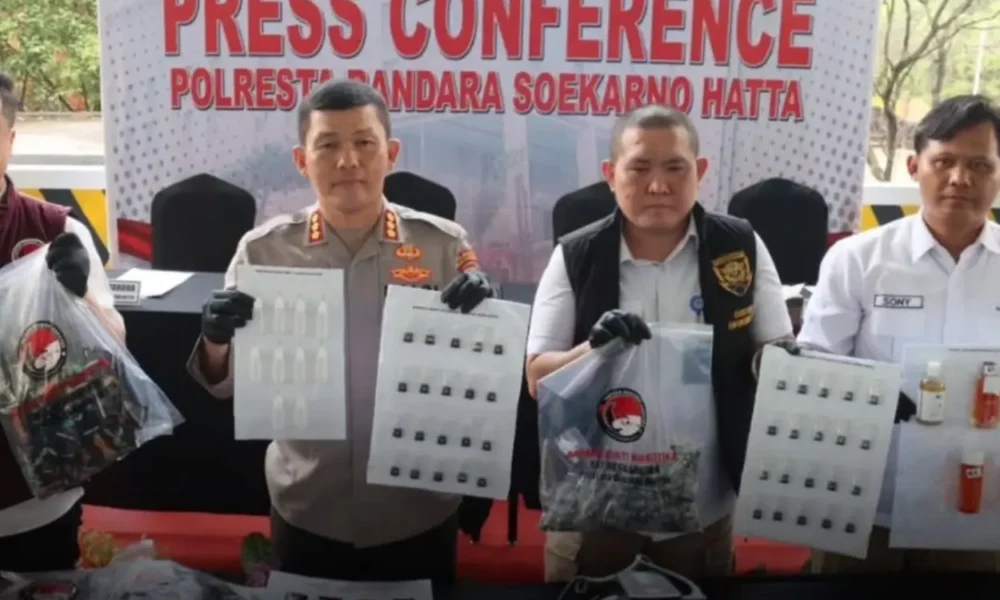 Selundupkan 84 vape isi narkoba, pria ini ditangkap polisi di bandara soetta