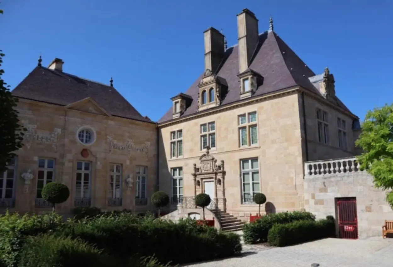 Tak hanya museum louvre, museum denis diderot prancis ikut dibobol