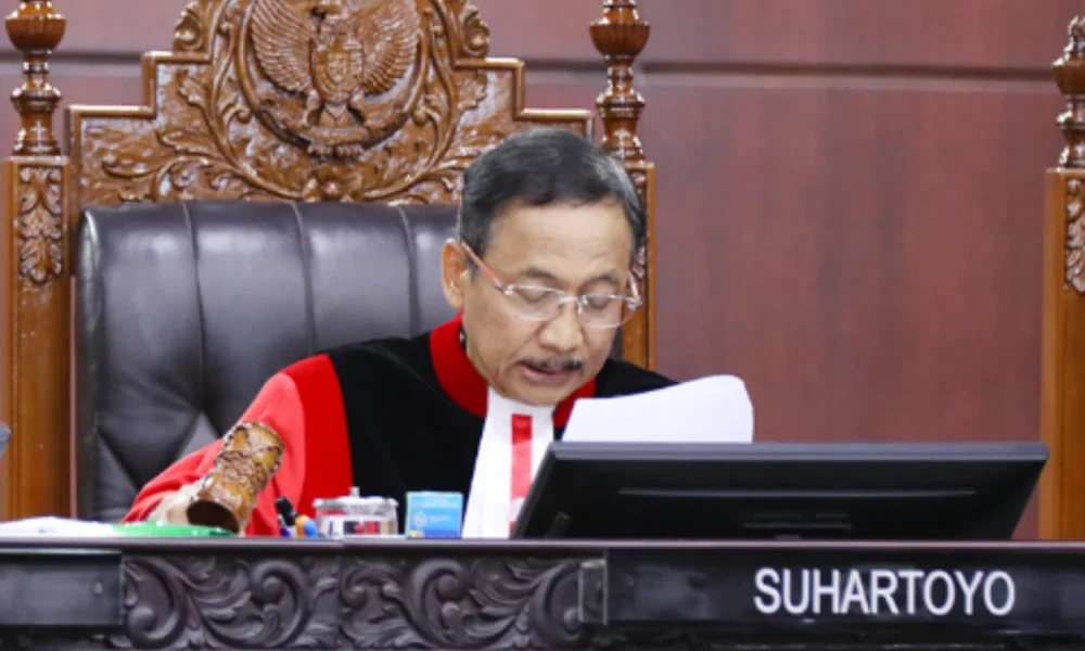 Tunjangan pensiun anggota dpr yang berasal dari apbn digugat ke mk