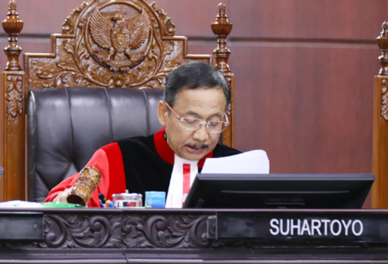 Tunjangan pensiun anggota dpr yang berasal dari apbn digugat ke mk