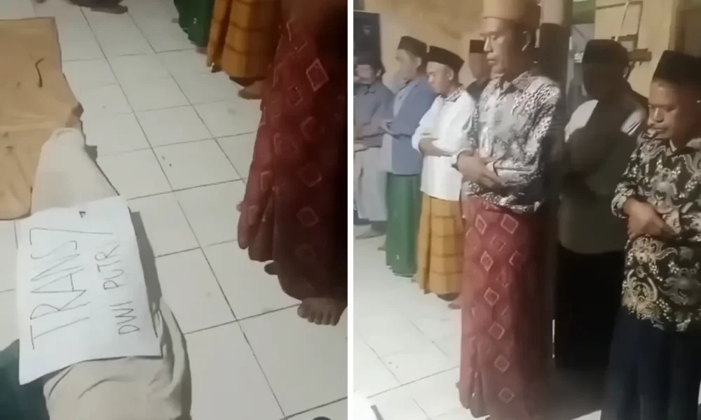 Warga indramayu gelar salat jenazah simbolik untuk trans7 dan presenter