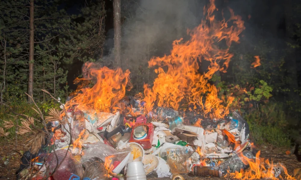 Warga jakarta yang bakar sampah wajahnya bakal dipajang di sosmed resmi milik dlh