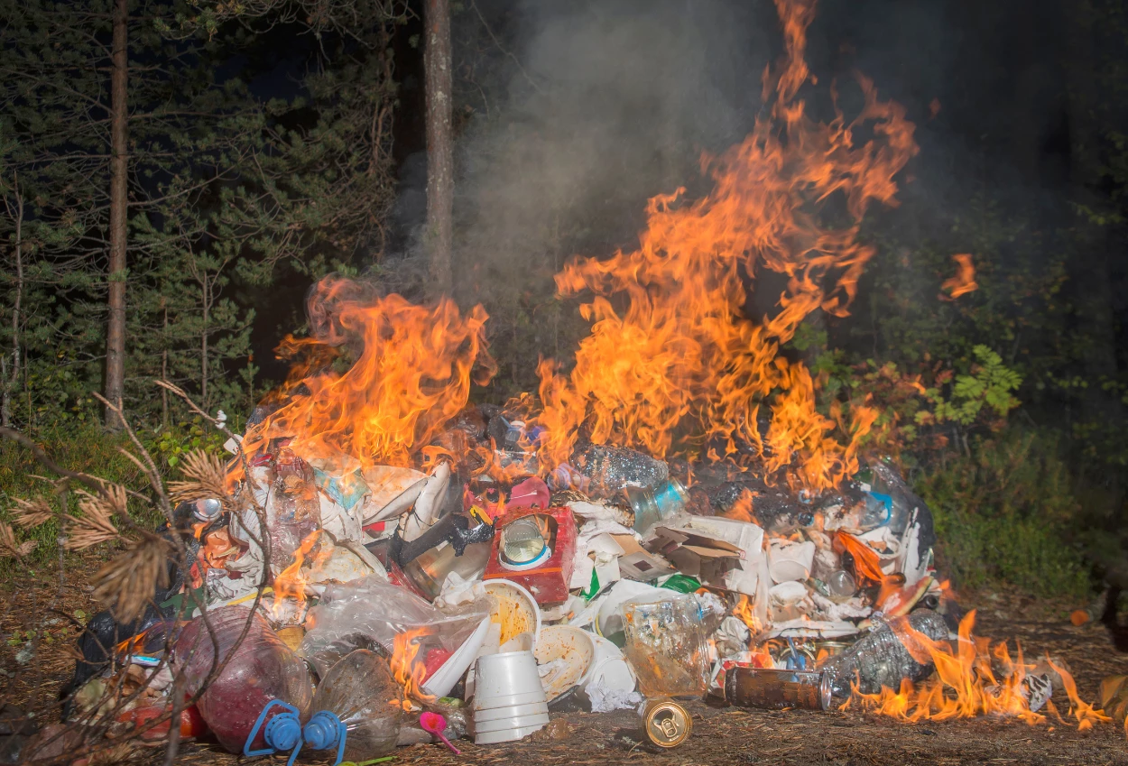 Warga jakarta yang bakar sampah wajahnya bakal dipajang di sosmed resmi milik dlh