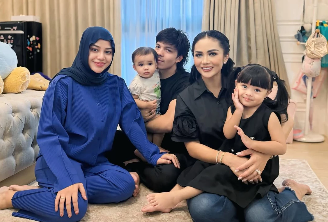 Ameena kecanduan makan coklat dan permen, atta halilintar tegur kris dayanti aku mohon banget...