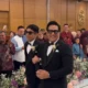Andre taulany dan desta gandengan jadi groomsmen di pernikahan boiyen