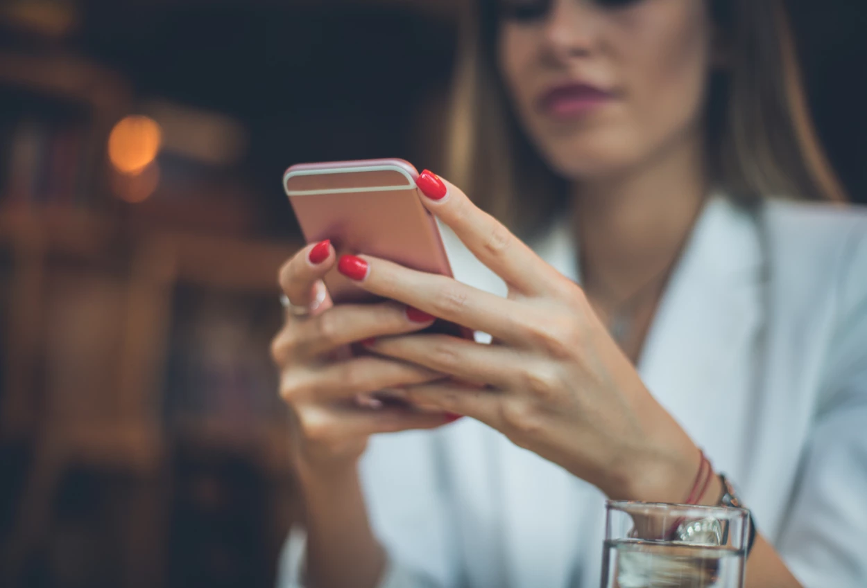 Berhenti stalking mantan! begini dampak nyatanya untuk kondisi mental