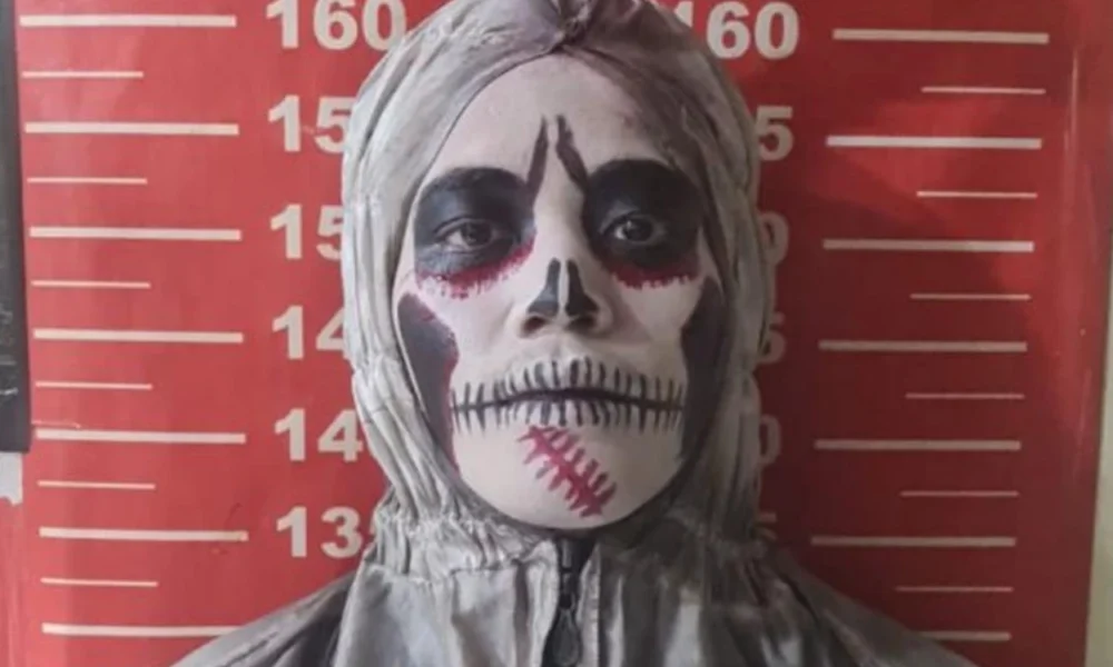 Buat emak emak pingsan, tiga pengamen berkostum pocong di koja diamankan polisi