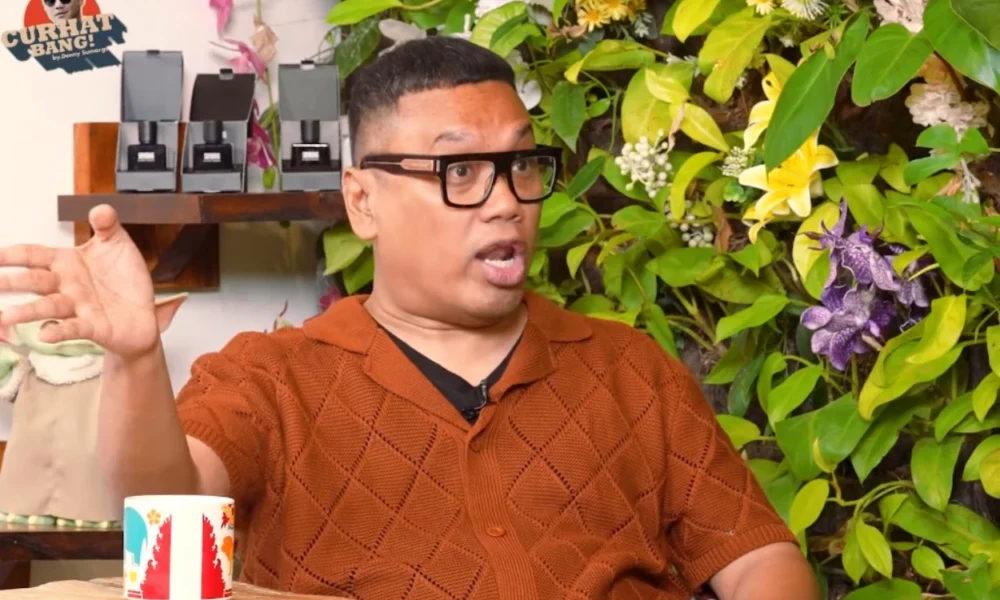 Dibantu jusuf hamka saat penjarahan rumahnya, uya kuya pak jusuf hampir tiap hari nyopirin gue