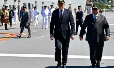 Didampingi pm australia, prabowo tinjau kapal perang hmas canberra