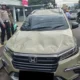 Dikejar dan diteriaki mesum, mobil yang disopiri siswa sma terguling hingga ringsek