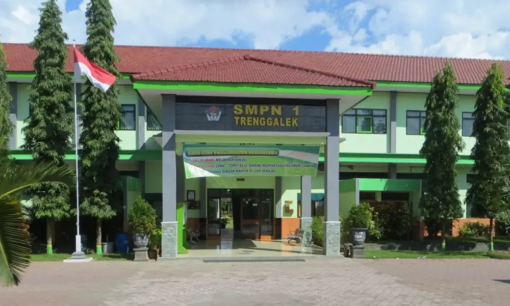 Guru smpn 1 trenggalek lapor polisi usai dipukuli wali murid gara gara sita hp