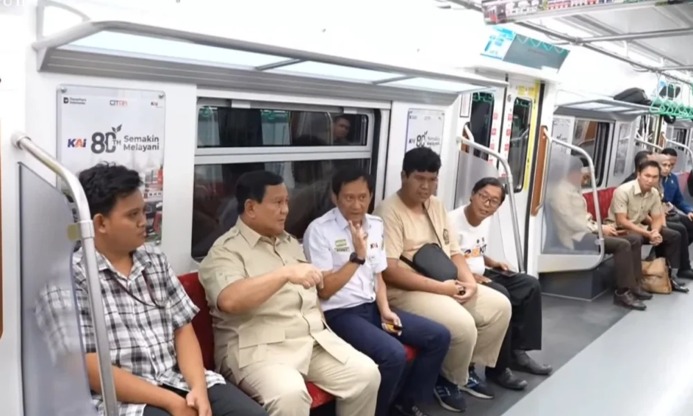 Hadiri peresmian, prabowo jajal krl dari stasiun manggarai ke stasiun tanah abang baru