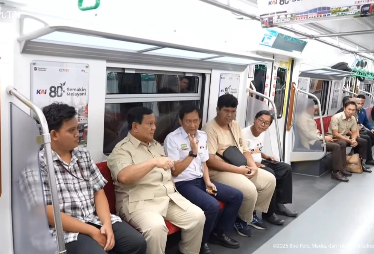 Hadiri peresmian, prabowo jajal krl dari stasiun manggarai ke stasiun tanah abang baru