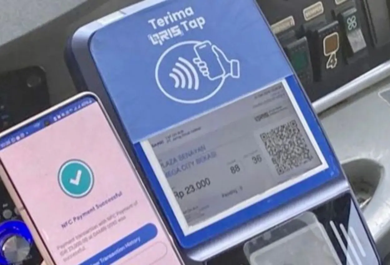 Hore! bank indonesia resmi luncurkan qris tap in dan tap out untuk naik transportasi umum di jabotebek