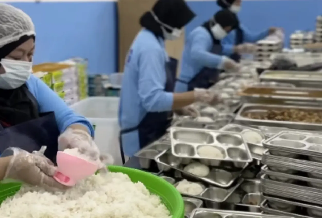 Jelang nataru, prabowo minta lauk mbg diganti daging sapi hingga telur