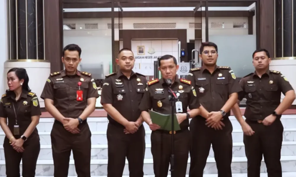 Kejari jakpus tetapkan 3 tersangka kasus korupsi kredit fiktif bank bumn senilai rp122 m!