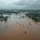 Kisah ibu hamil di pasaman barat viral saat terjang banjir untuk melahirkan
