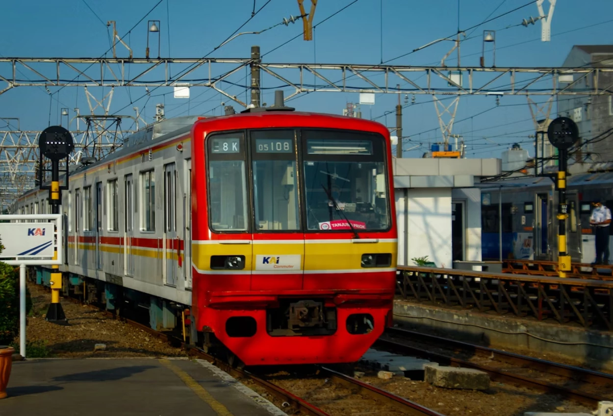 Menhub kaji krl 24 jam usai ramai fenomena pekerja tidur di stasiun