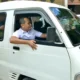 Menteri bahlil nostalgia, rasakan serunya narik angkot lagi di fakfak