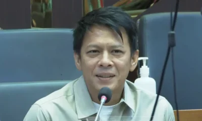 Momen ariel noah nyanyi 'separuh aku' saat rapat dpr