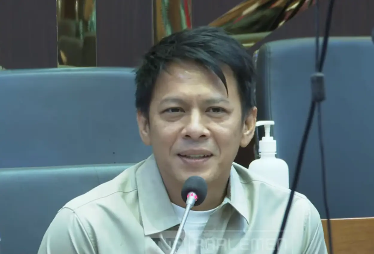 Momen ariel noah nyanyi 'separuh aku' saat rapat dpr
