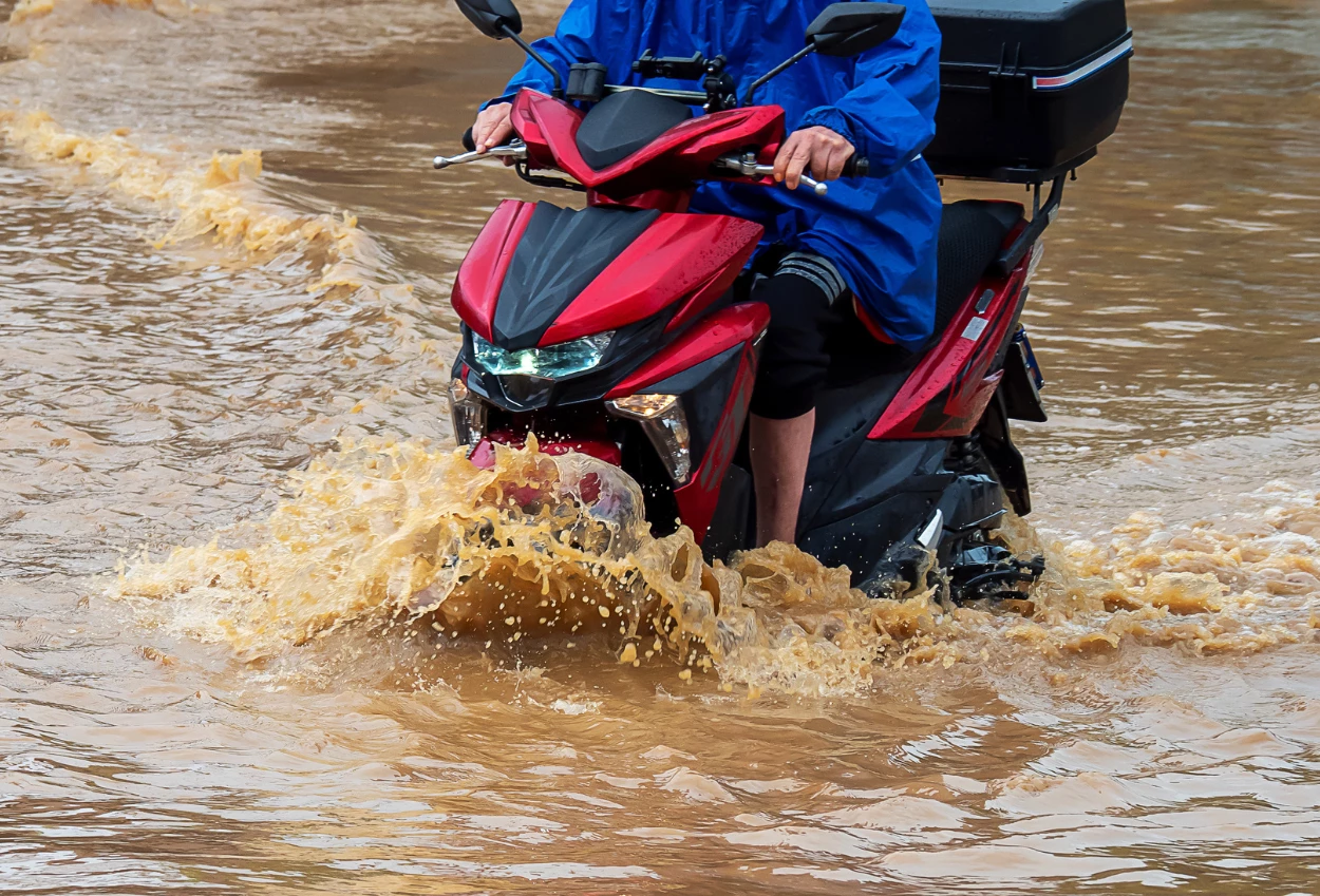 Motor tiba tiba mati saat terabas genangan air hujan ini penyebab dan cara mengatasinya