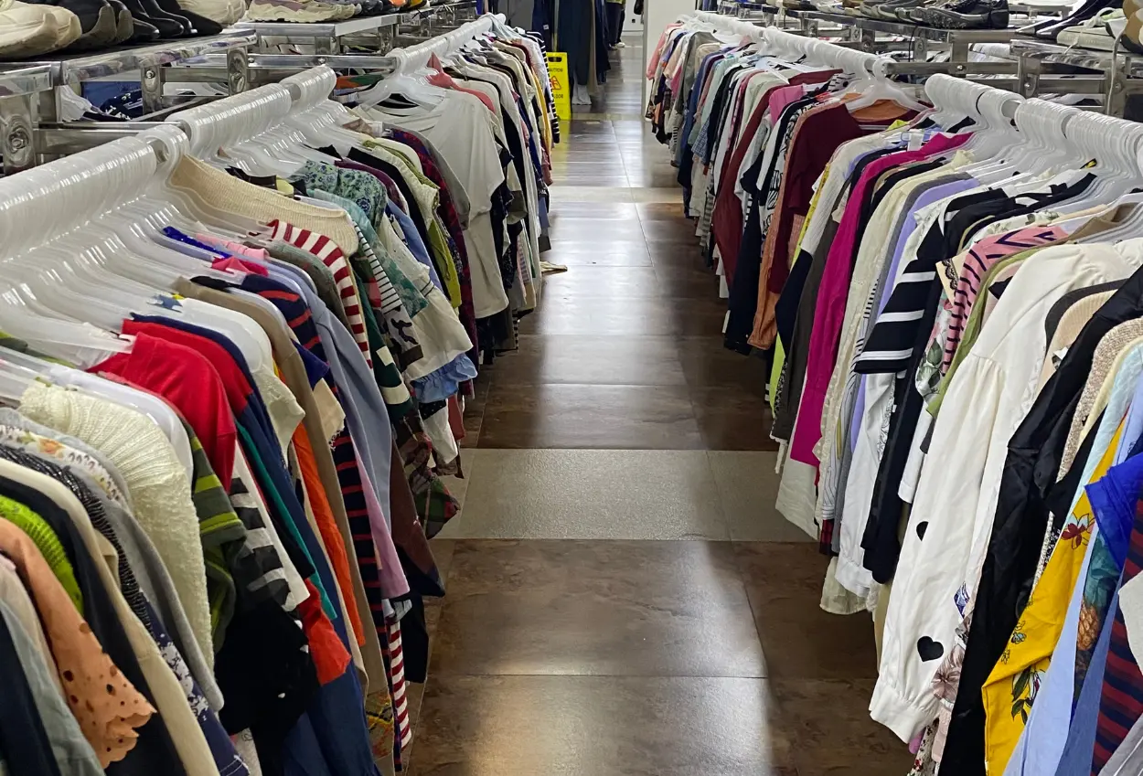 Pedagang thrifting ngaku dipungut biaya rp550 juta per kontainer untuk disetor ke oknum