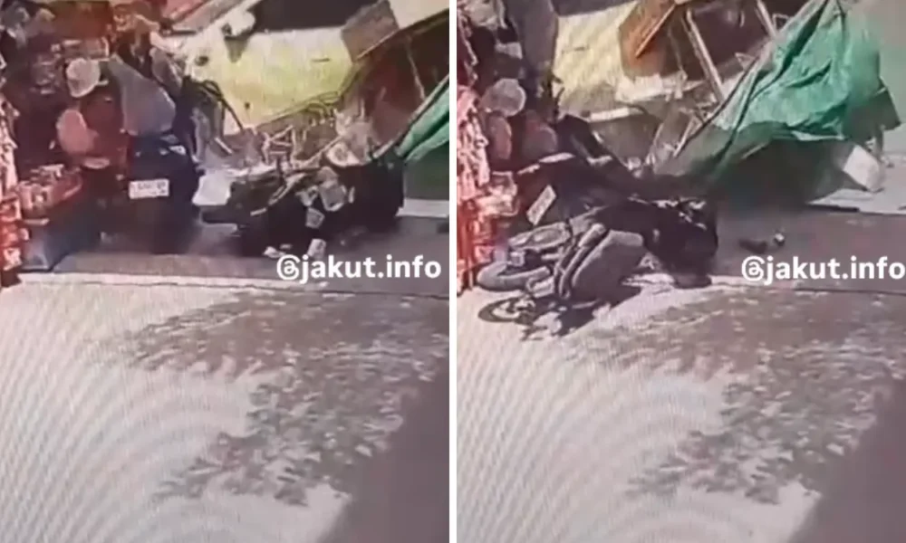 Pengemudi di tanjung priok seruduk motor hingga gerobak