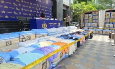 Polisi ungkap praktik penyelundupan pakaian bekas ilegal dari 3 negara, 439 balpres disita