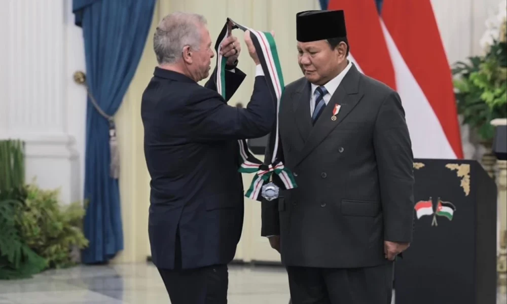 Prabowo dapat gelar the bejewelled grand cordon of al nahda dari raja yordania