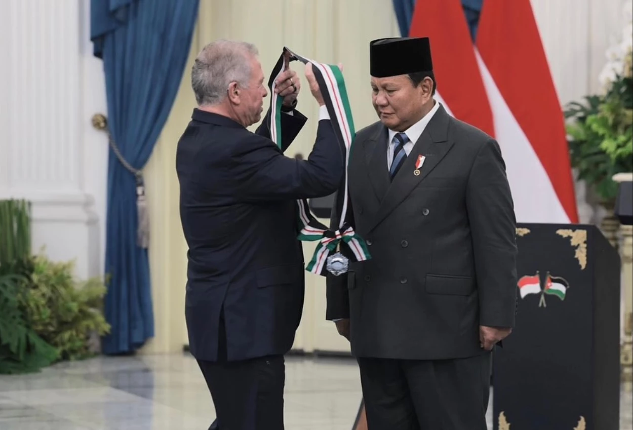 Prabowo dapat gelar the bejewelled grand cordon of al nahda dari raja yordania