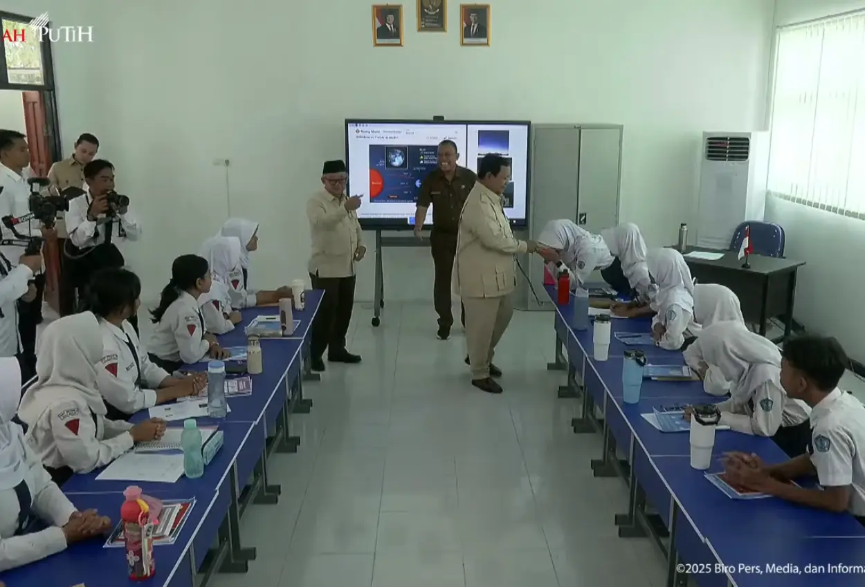 Prabowo luncurkan 288 ribu smartboard untuk seluruh sekolah di indonesia