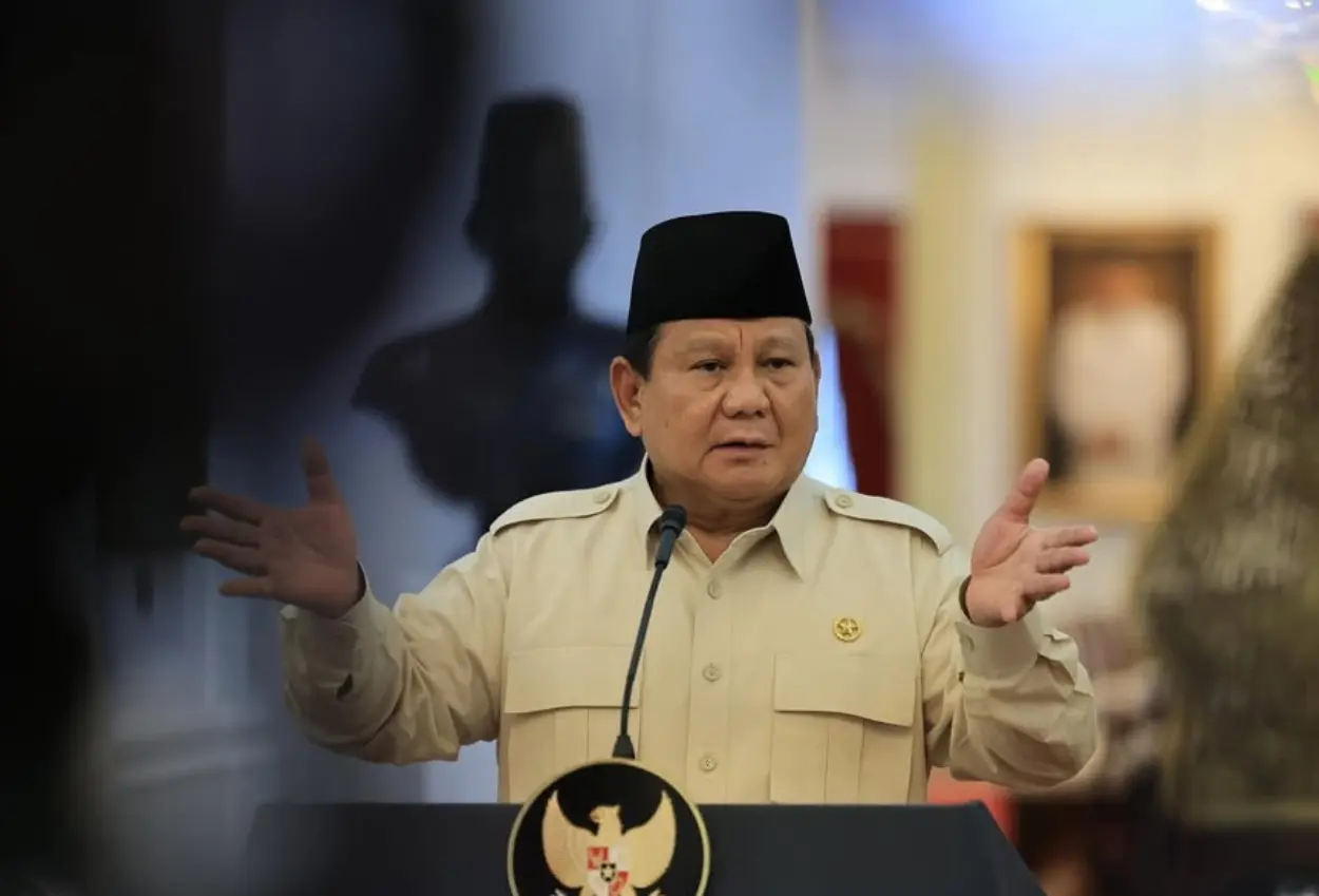 Prabowo minta pengusaha thrifting beralih buat jualan produk lokal