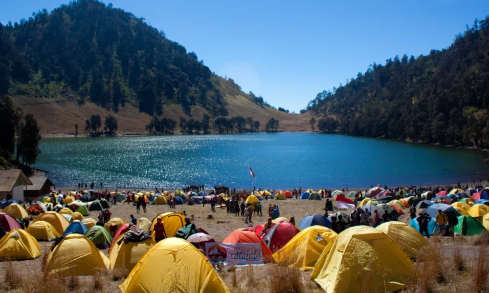 Puluhan pendaki terjebak di ranu kumbolo saat erupsi gunung semeru