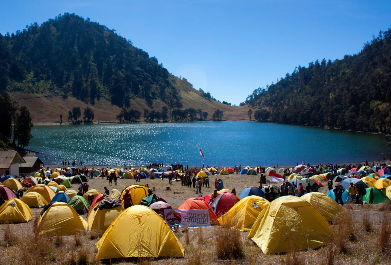 Puluhan pendaki terjebak di ranu kumbolo saat erupsi gunung semeru