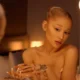 Rangkul ariana grande saat premier di singapura, pria australia langsung dideportasi