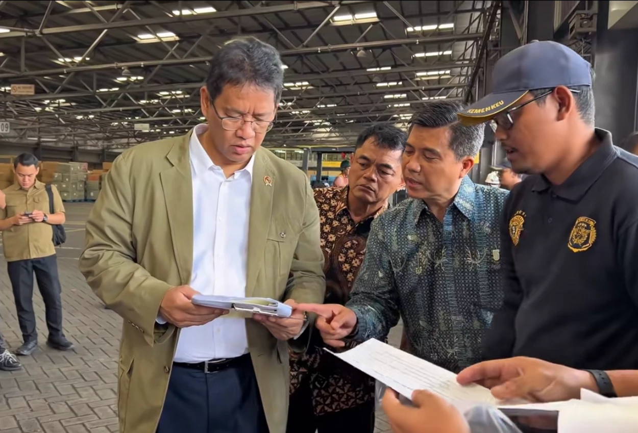 Sidak bea cukai, purbaya shock ada barang impor harga rp117 ribu tapi dijual rp50 juta!