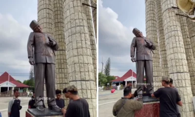 Tertimpa tenda, kepala patung soekarno di indramayu miring