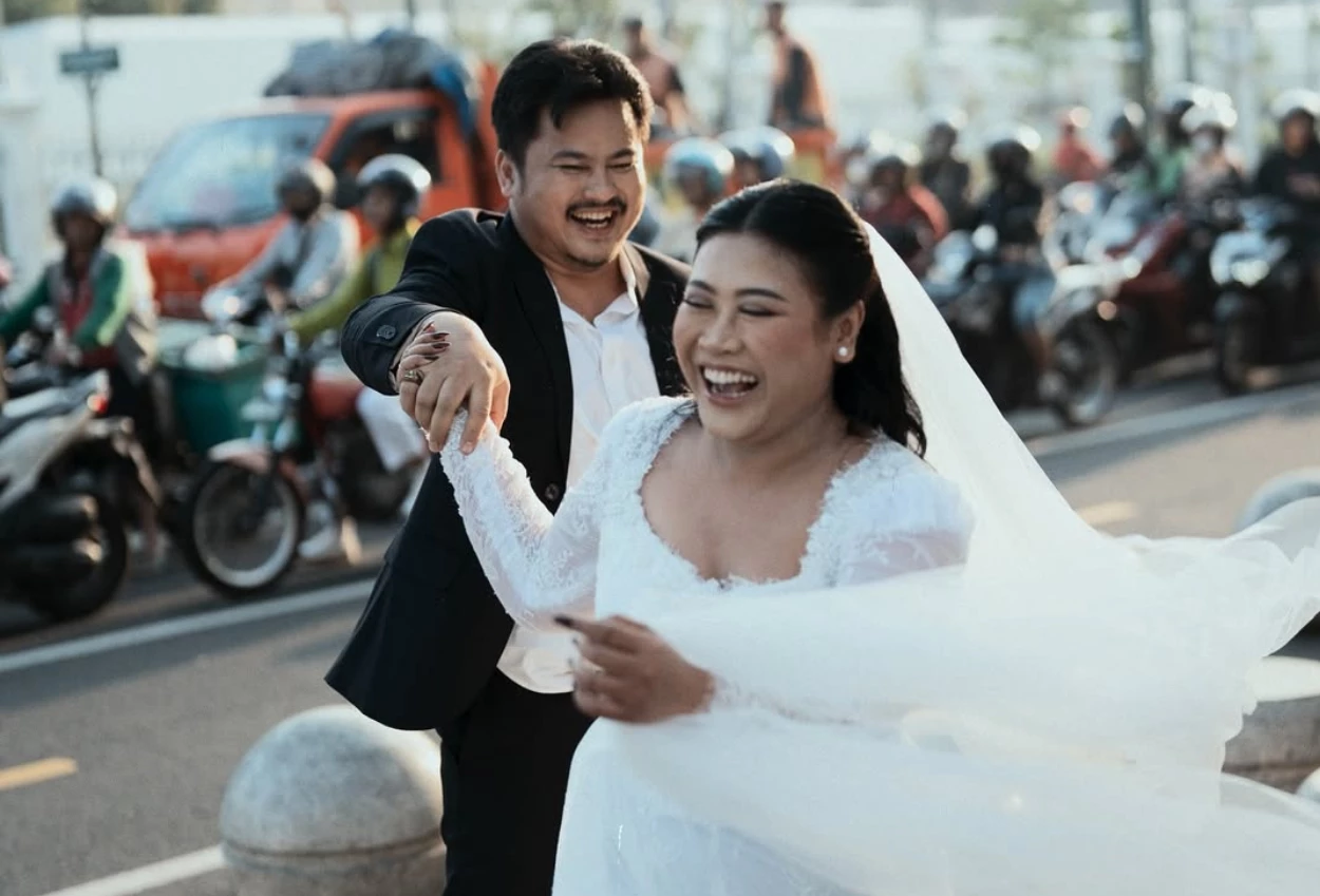 Tolak gaji besar di dubai, suami boiyen pilih tinggal di indonesia dan bantu istri jualan daster