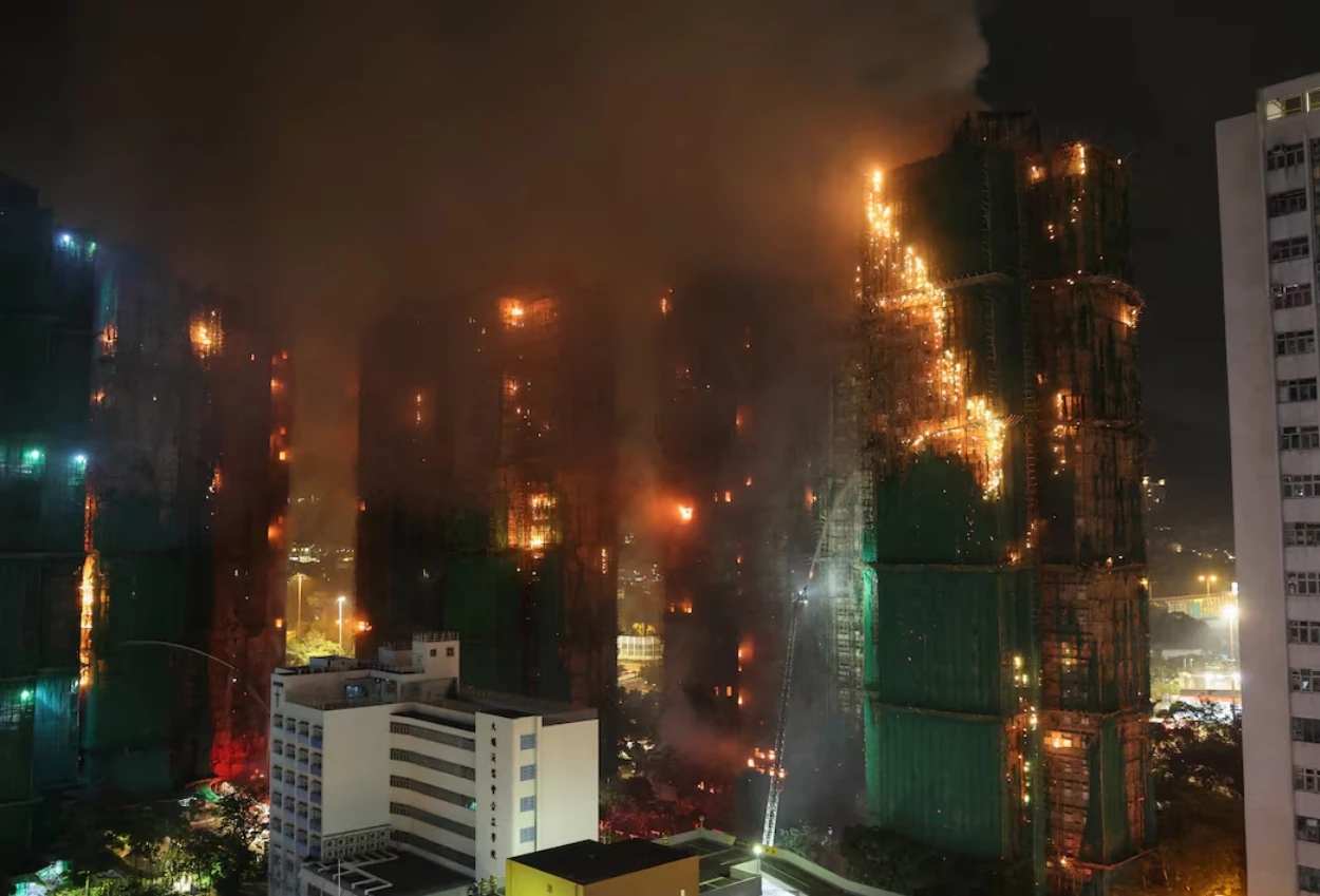 Tujuh gedung apartemen di hong kong ludes terbakar, 44 orang dilaporkan tewas