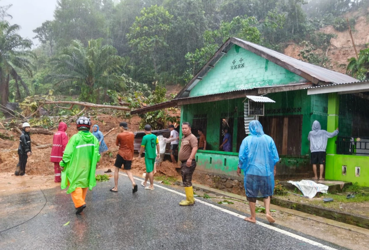Update longsor banjir sibolga, 5 meninggal dunia dan 4 lainnya masih hilang