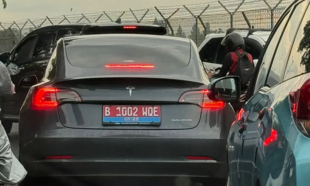 Viral tesla seharga rp2,7 m diduga jadi mobil dinas pemkot tangsel, walkot benyamin cek aja di stnk nya