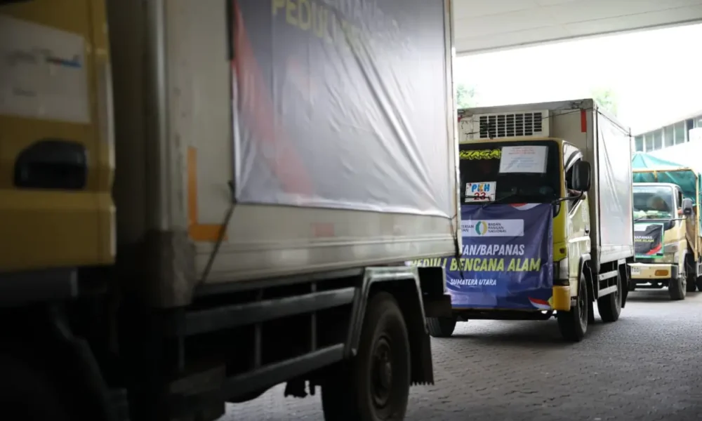 153 truk sembako dikirim kementan untuk korban banjir sumatra
