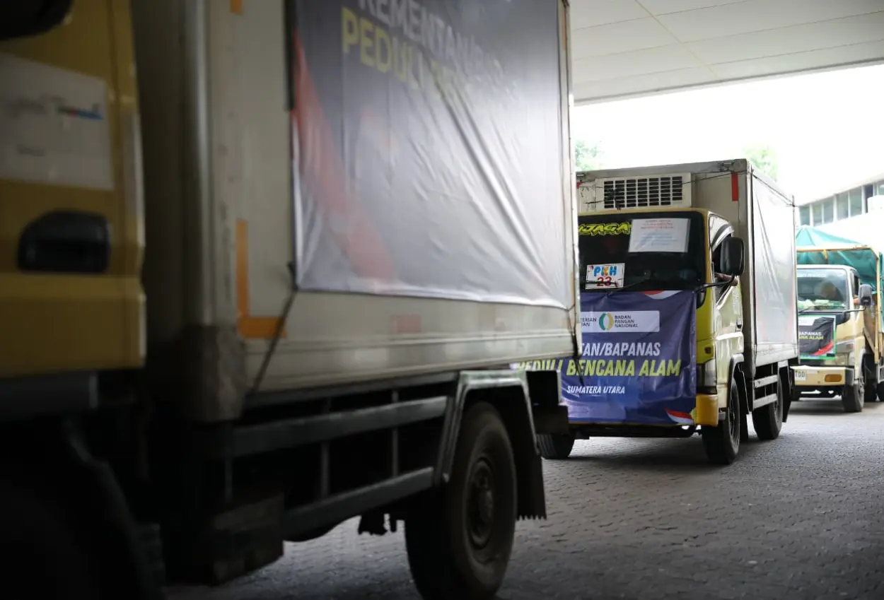 153 truk sembako dikirim kementan untuk korban banjir sumatra